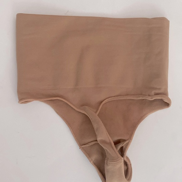 (B10) NEW SKIMS core control mid-waisted thong, color Sienna, Size S/M, NWOT - Picture 5 of 8
